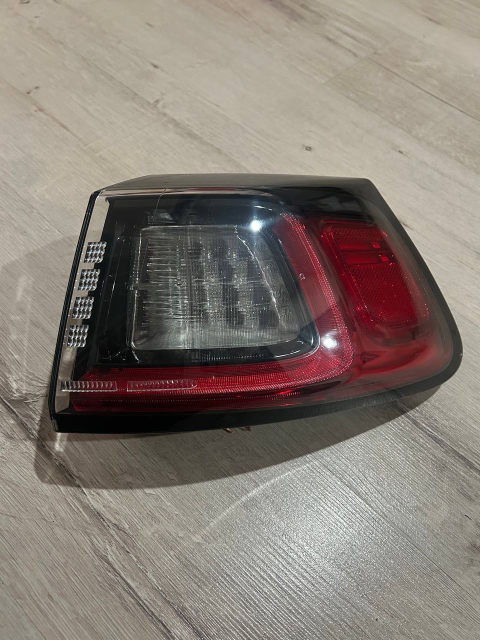 Jeep Cherokee Ліва права Б/у оригінал (Пасажирська сторона в крило)  2019 - 2023 роки