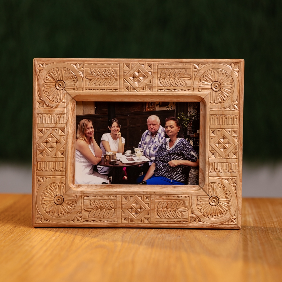 Різьблена рамка 