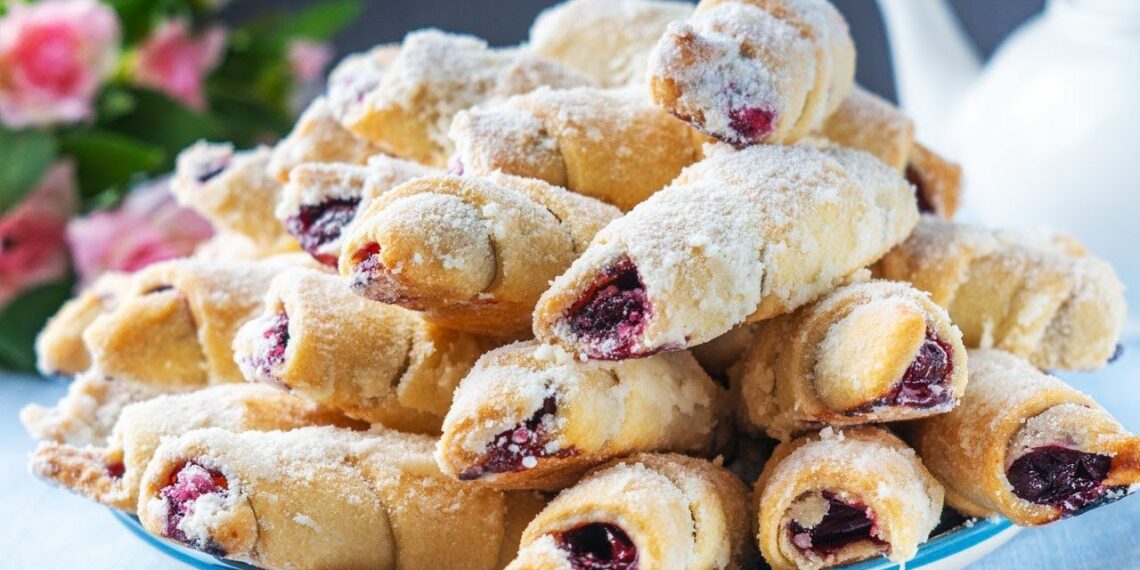 Рогалики з вишнею