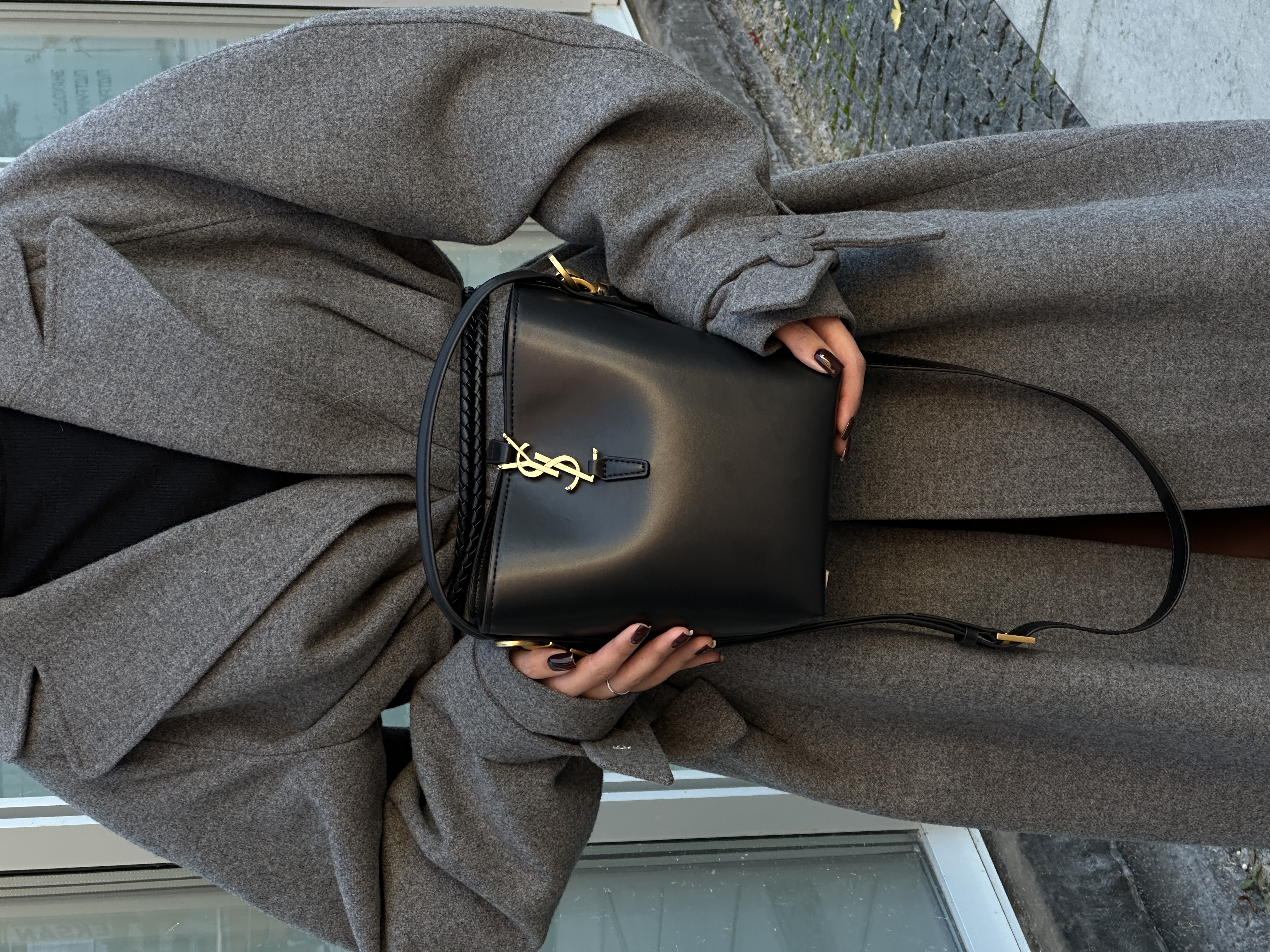Yves Saint Laurent Medium Le 37 Shiny Leather Bucket Bag Black