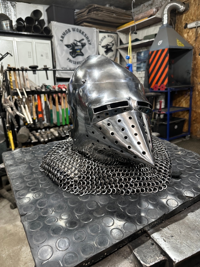 Armor helmet “Hunsgugel action“