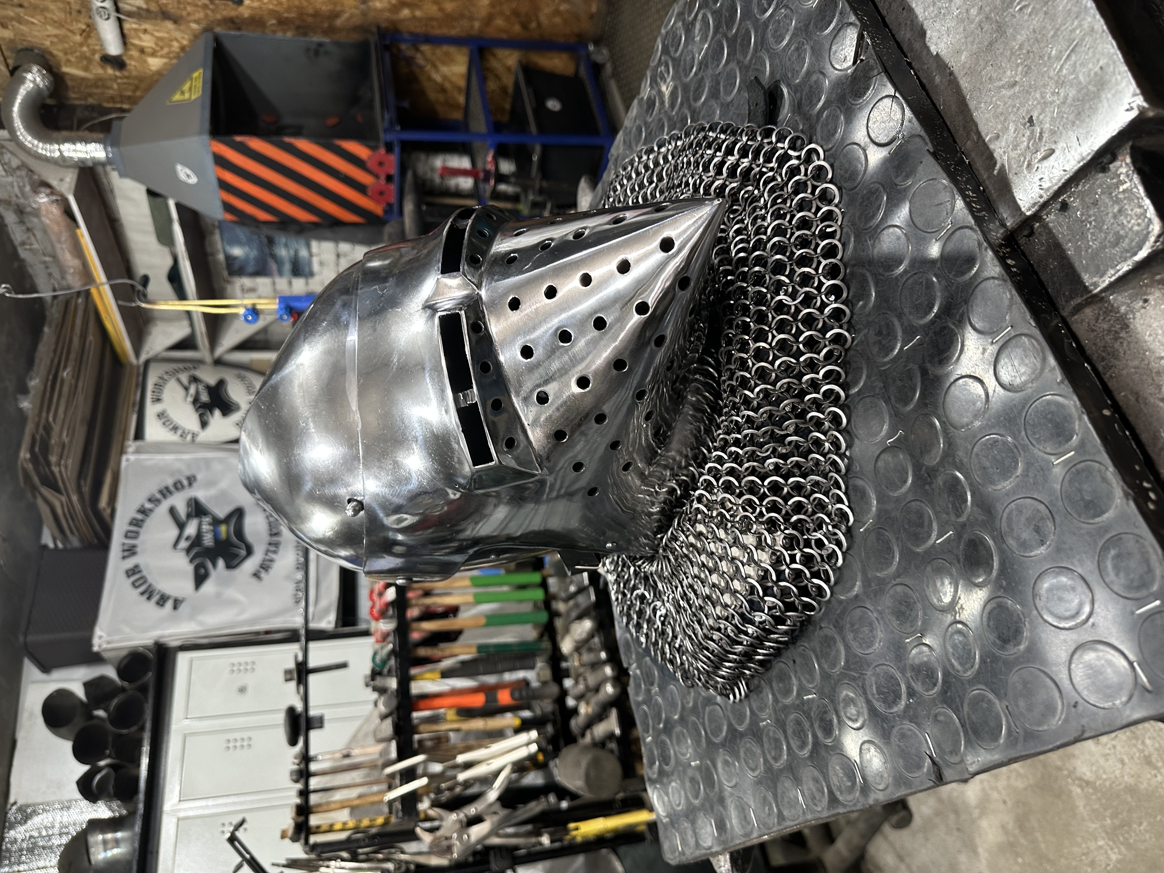 Armor helmet “Hunsgugel action“