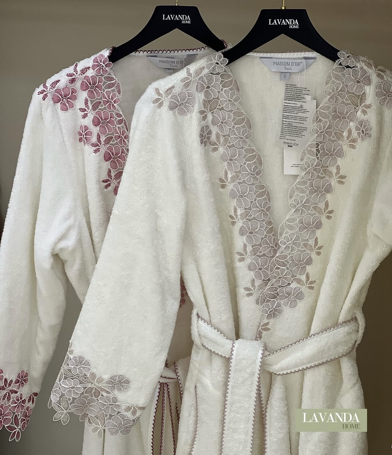 М'який банний комплект з ніжним мереживом від преміум бренду Maison D'or