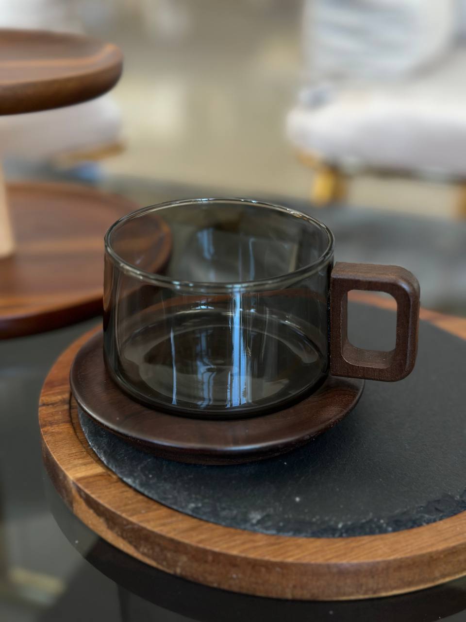 Чашка на дерев'яній підставці Grey
