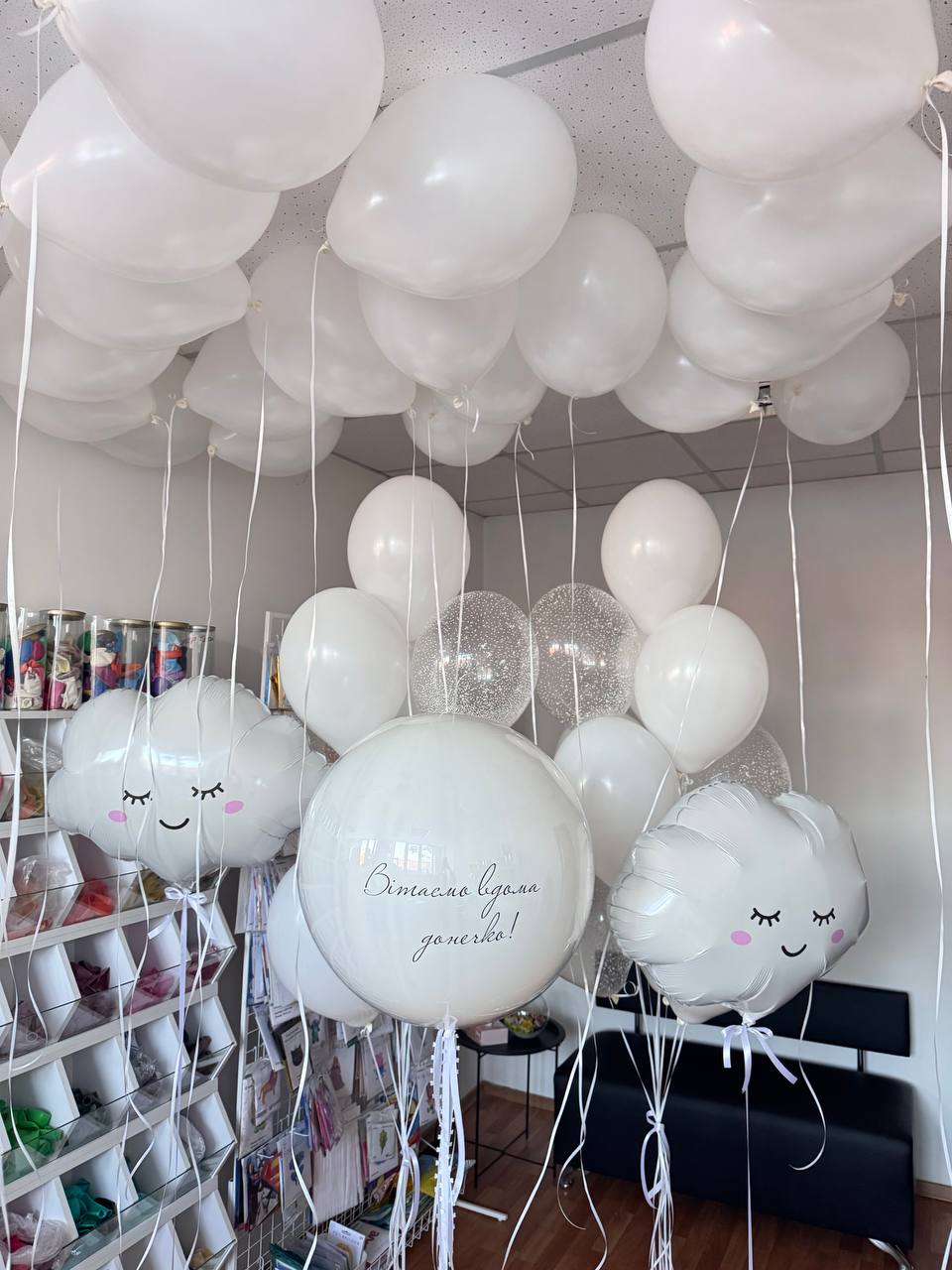 Набір кульок «Повітряна хмаринка» — велика кристальна куля з написом, хмарки та 40 гелієвих кульок