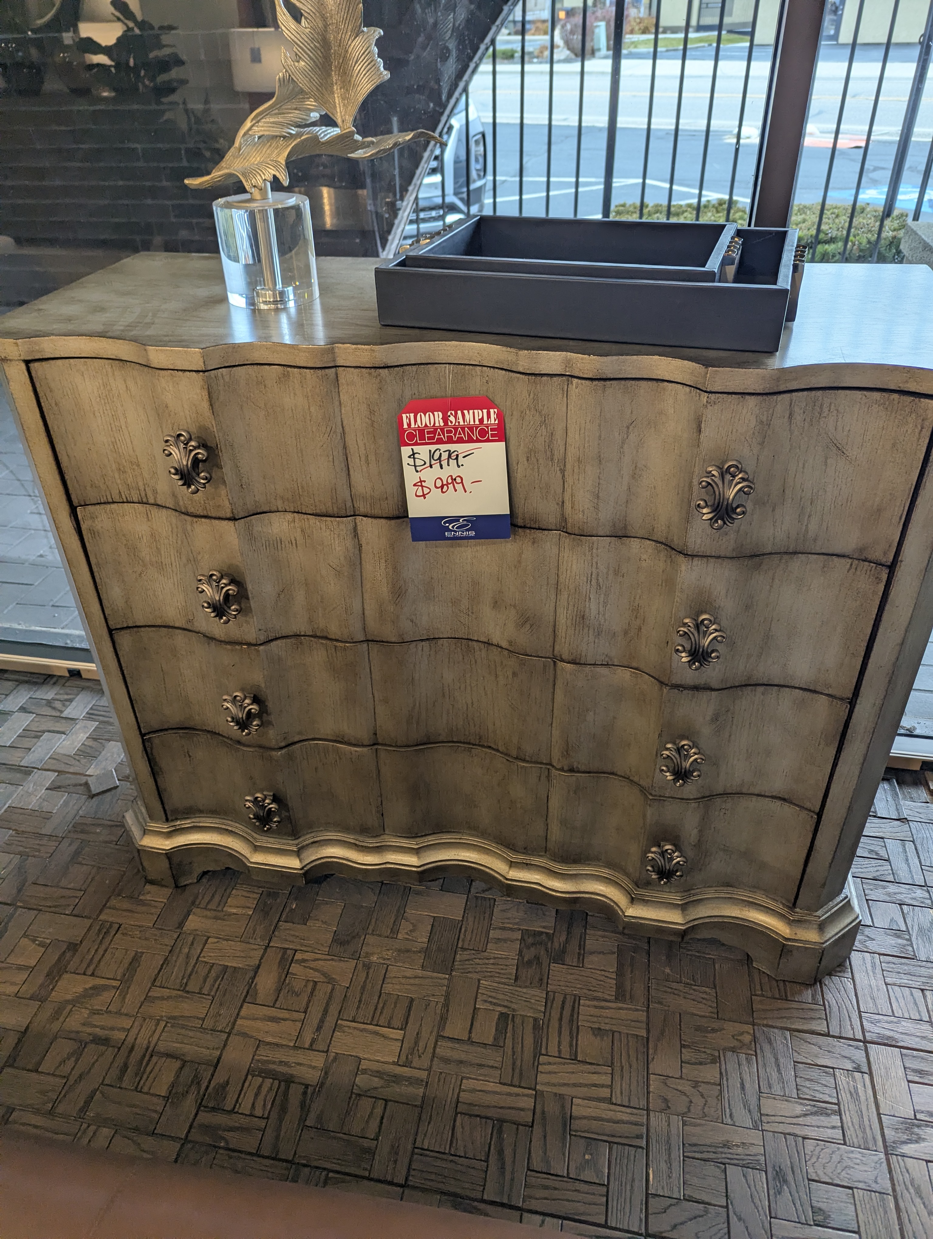 Hooker Affinity Chest