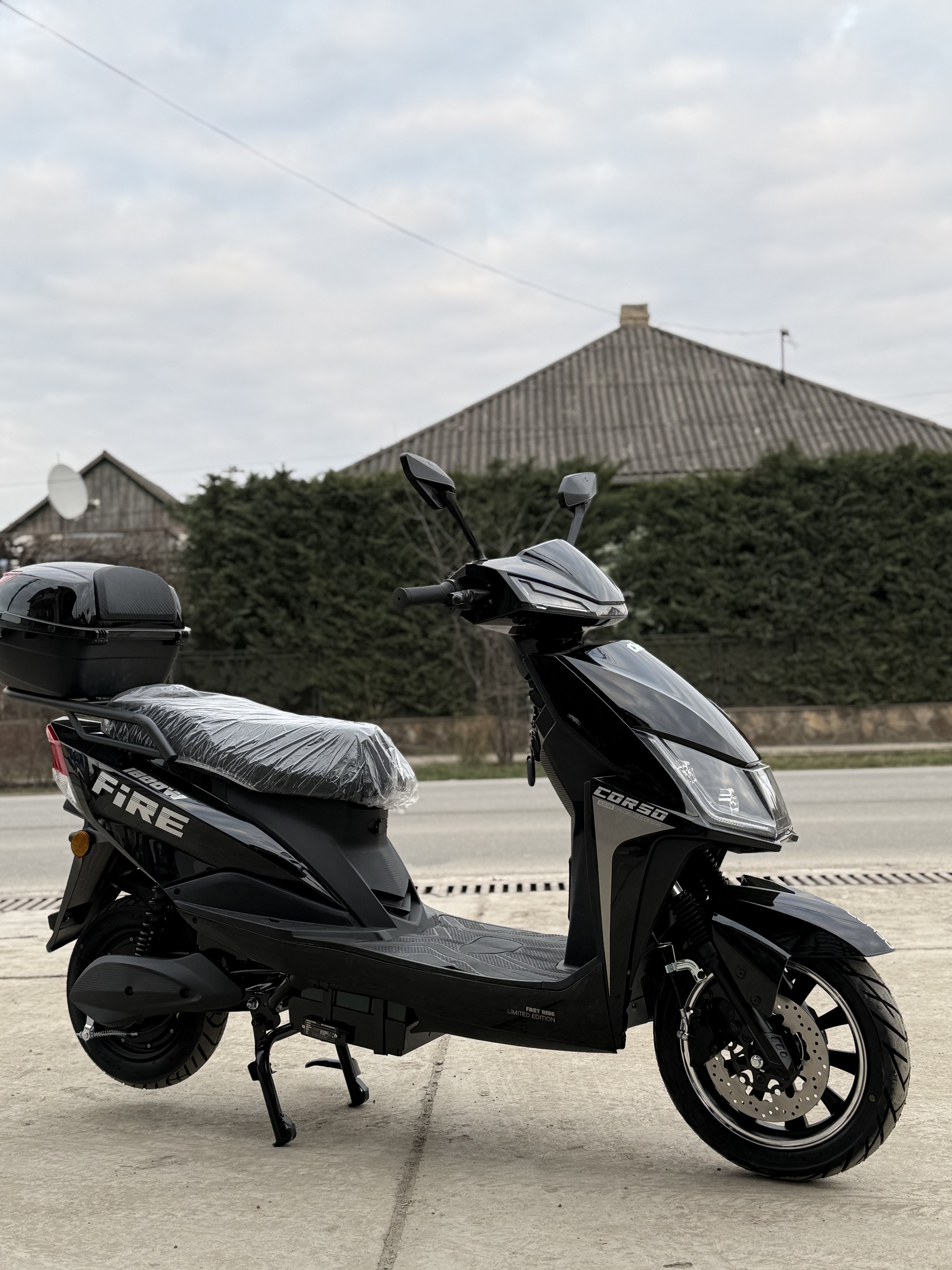 Електричний мопед Corso Fire  двигун 1800W, акумулятор графеновий 72V/32Ah