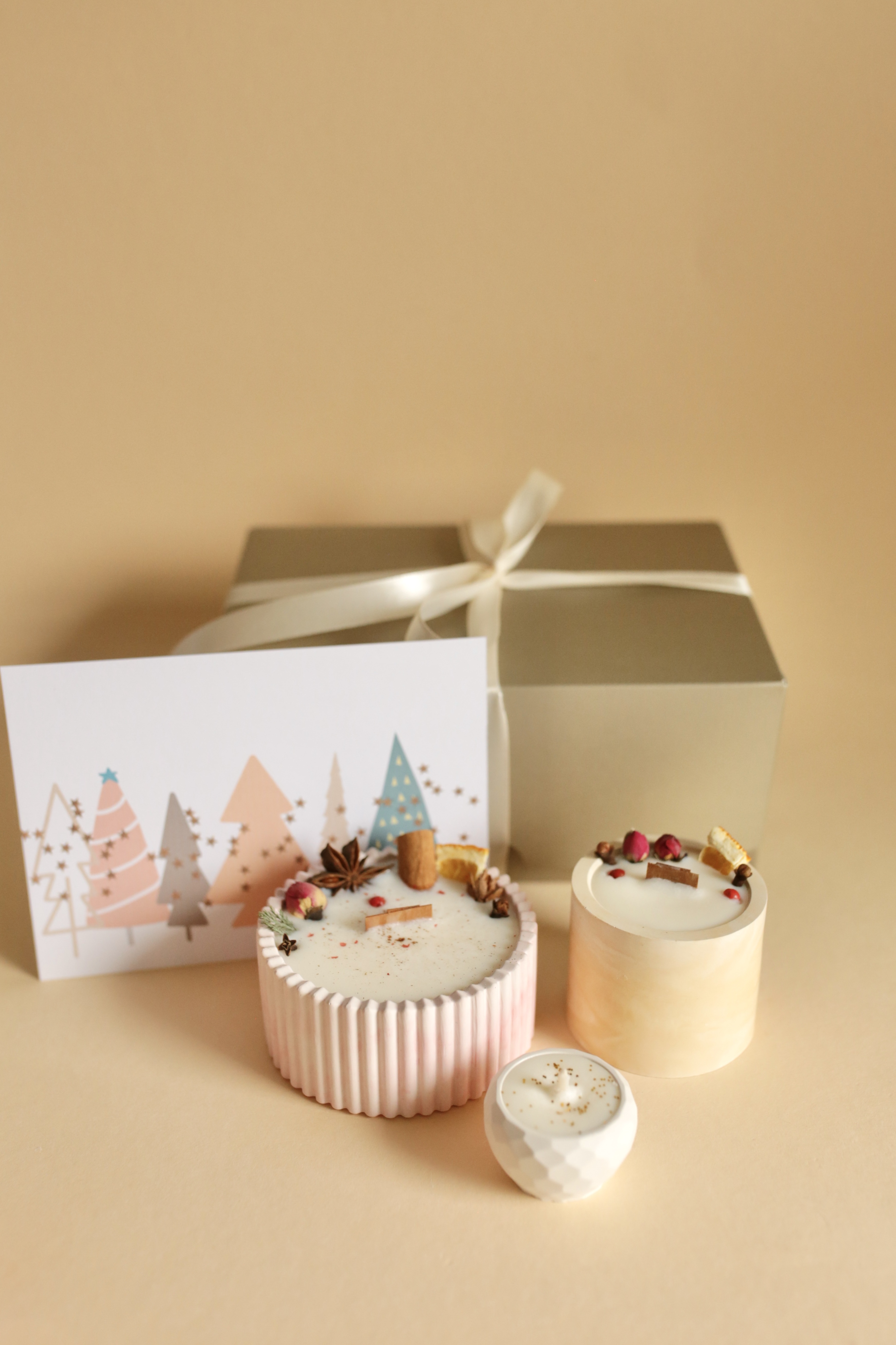 бокс № 5.7-(обійми в повітрі+затишний дім)