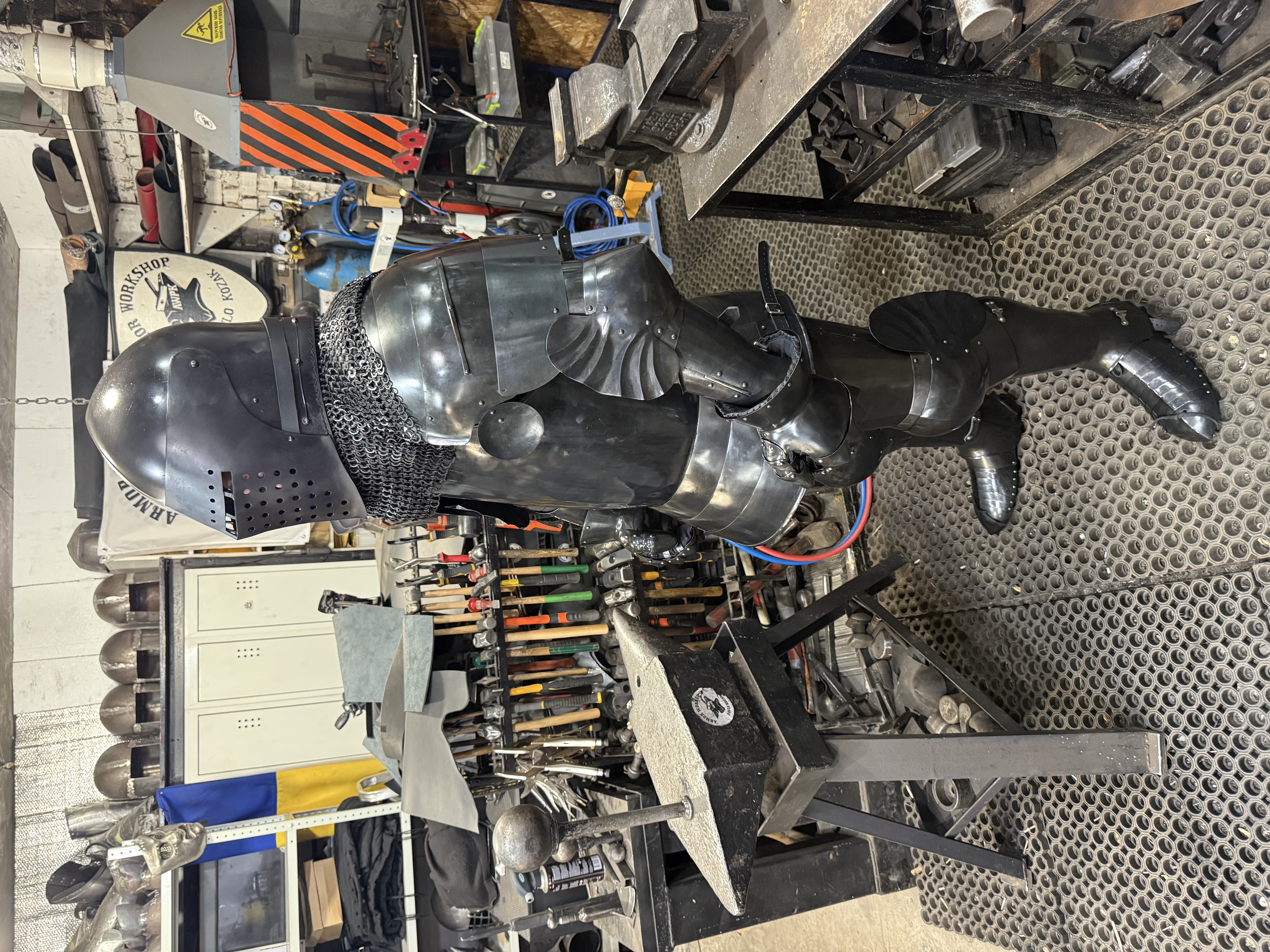 Armor shoulders “super black”