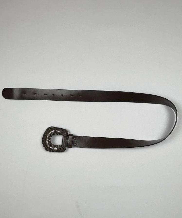 КОРИЧНЕВИЙ РЕМІНЬ З ПРЯЖКОЮ
