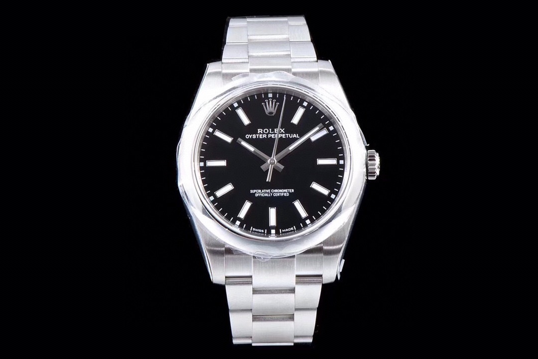  Rolex  Oyster Perpetual 114300 01