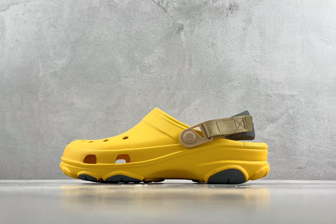 Crocs Classic Clog Sport Beach Clog Sandały05