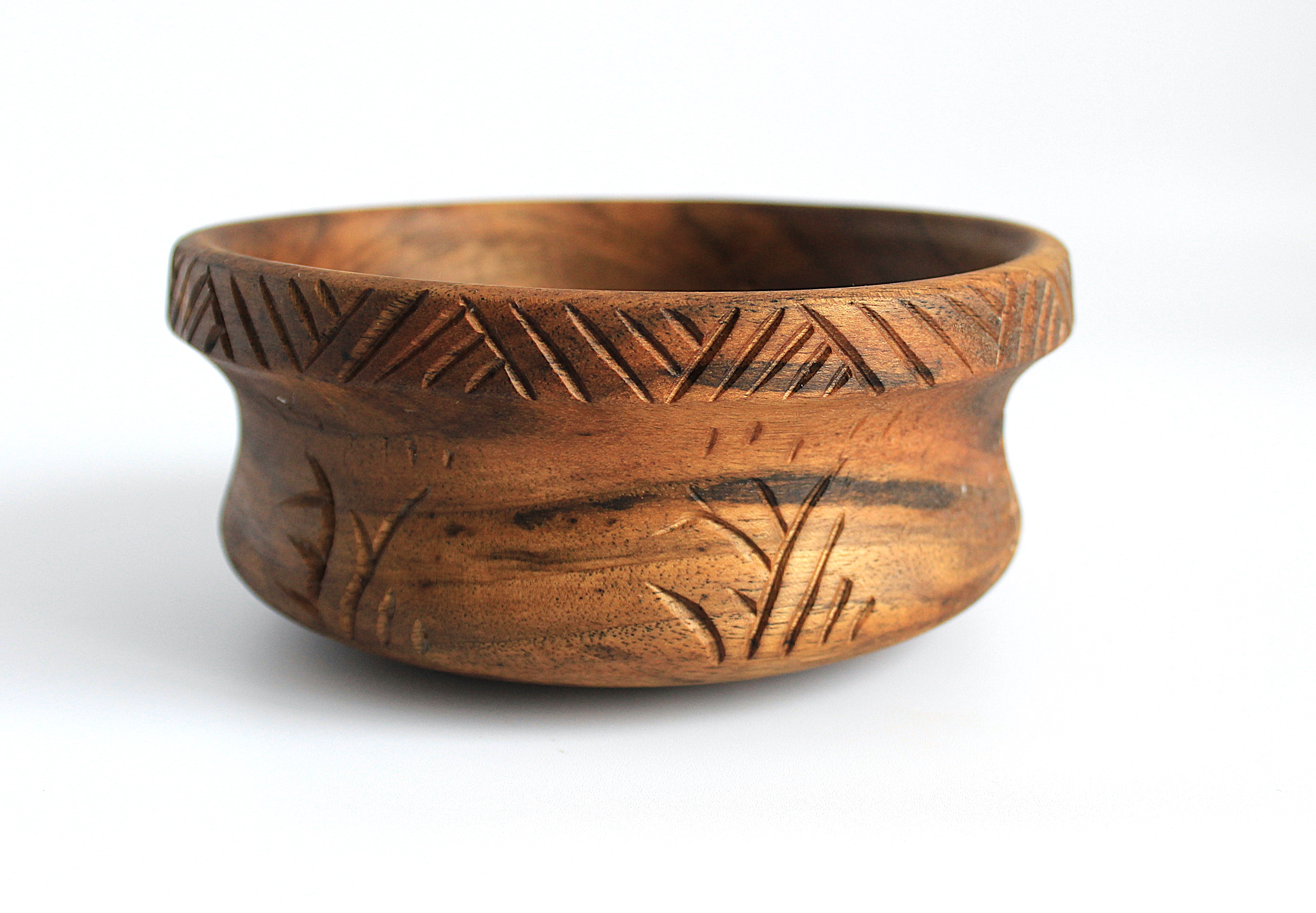 Різдвяна дерев’яна миска з ручним різьбленням