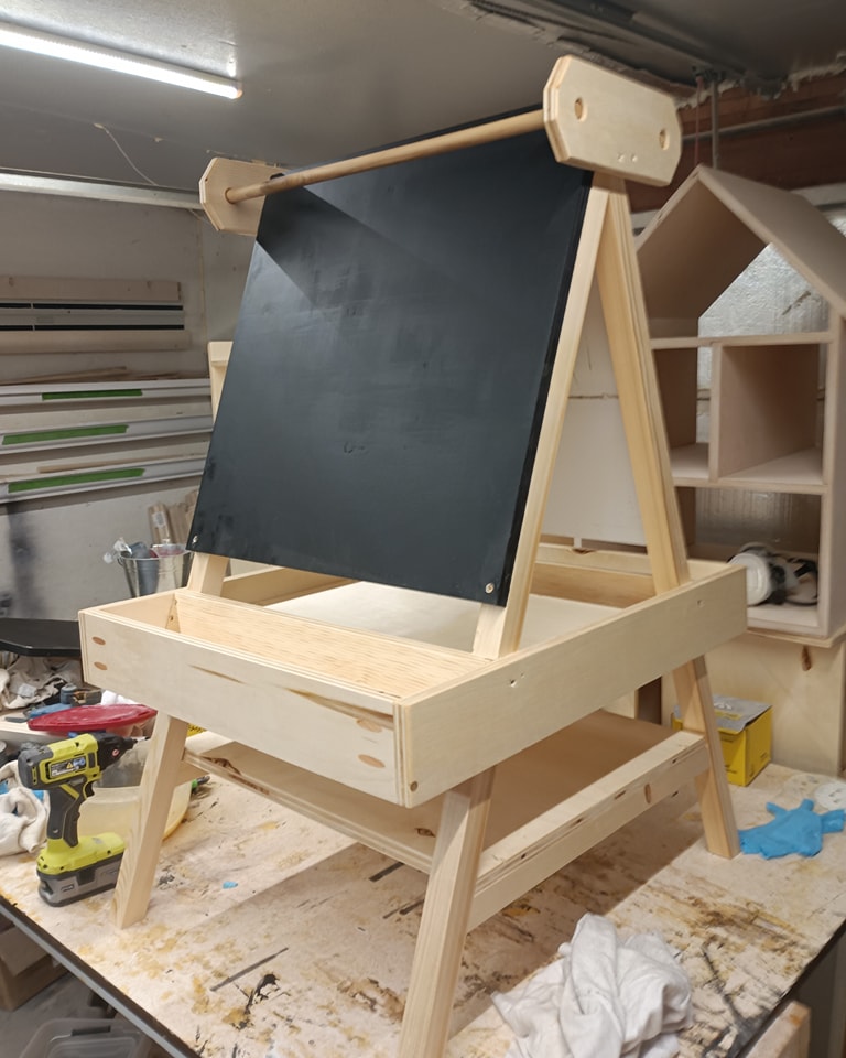Easel