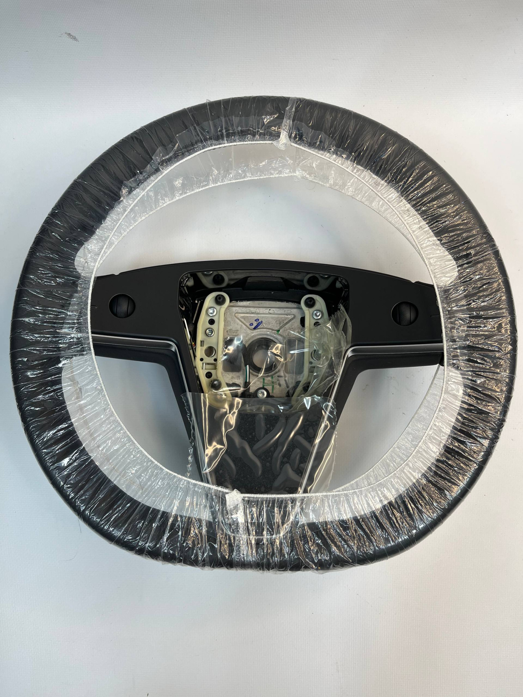 Кермо кругле на Tesla MS/MX PLAID без сигналу