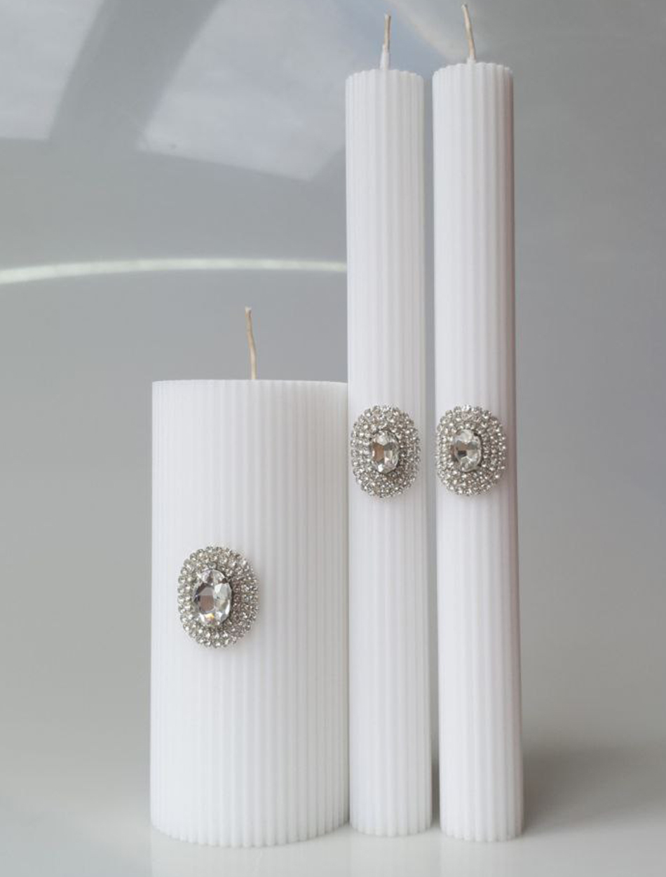 Сімейне вогнище зі стразовою брошкою