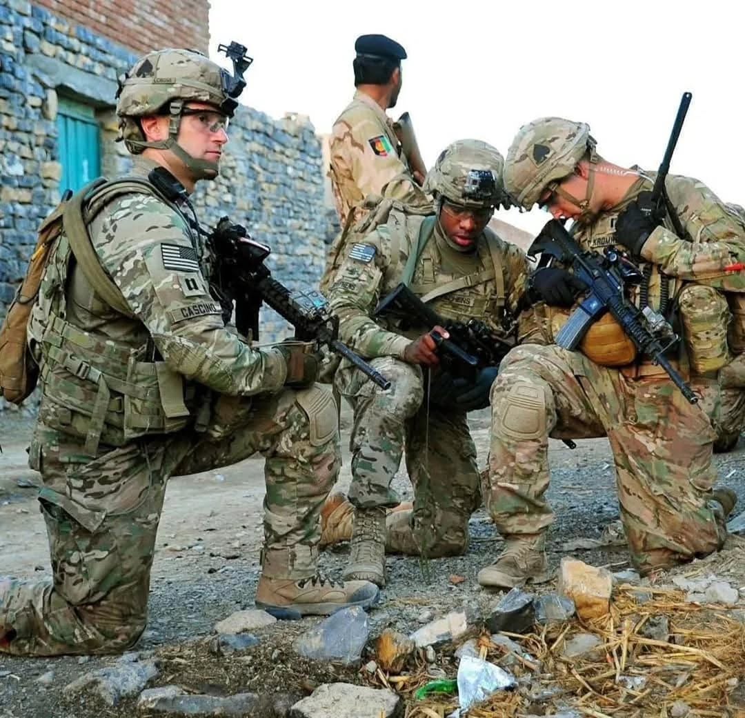 Тактичні негорючі армійські штани зі зйомними наколінниками "Army Combat Pants FR" для Сил Спецоперацій Армії США.