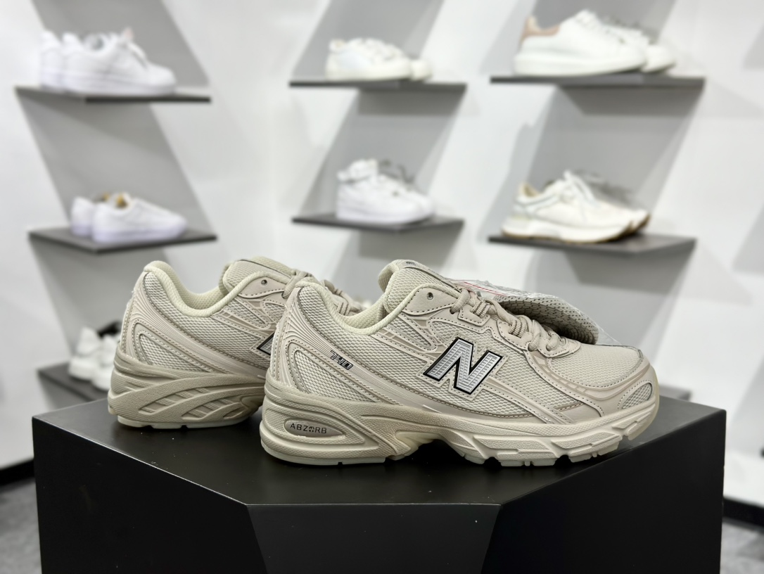 New Balance U740LN1