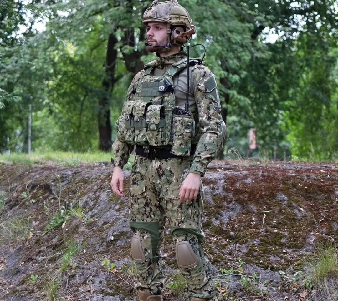 Комплект бойової уніформи "Emerson G2 Combat Uniform AOR2".