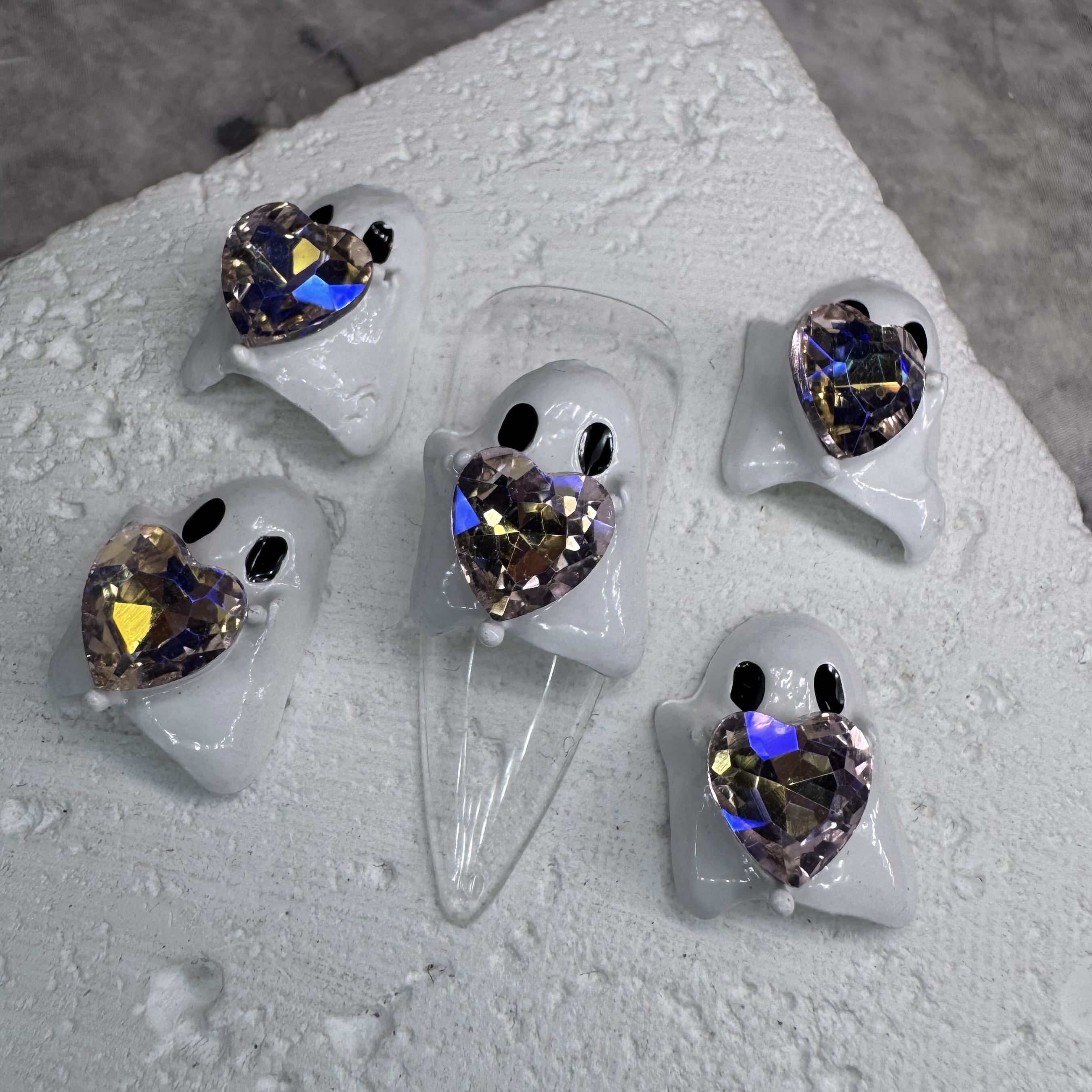 Фігурка для нігтів "Привид з сердечком"