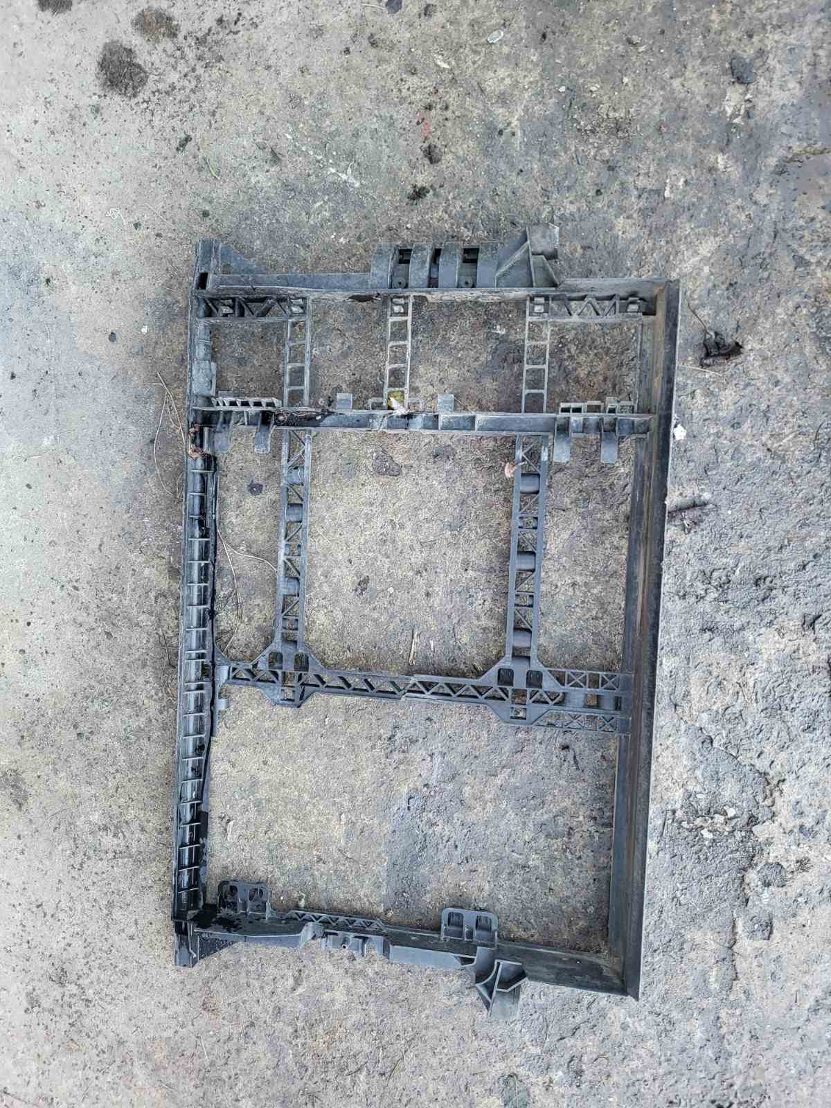 Корпус(рама) радіатора BMW E39