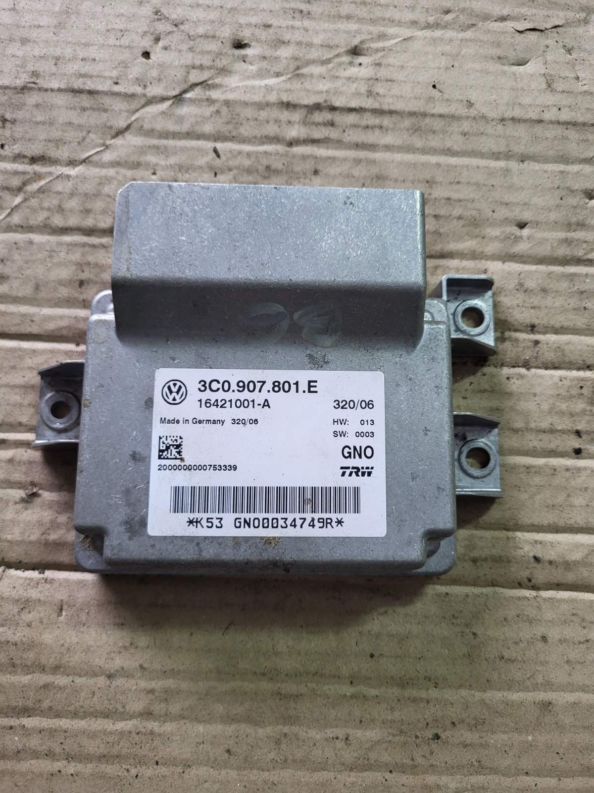 Блок керування ручником Passat B6