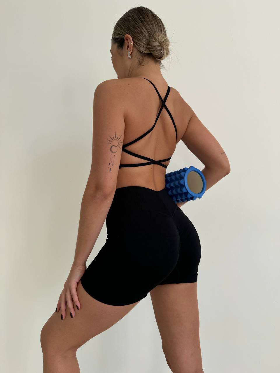 Велосипедки укорочені з Push up ефектом в чорному кольорі