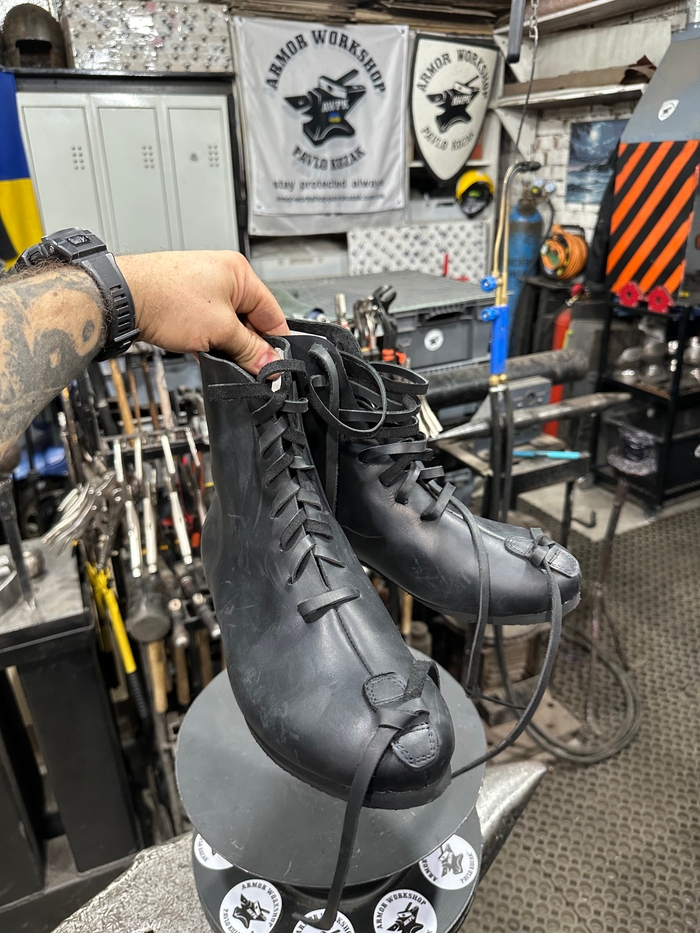 leather shoes “boots black “