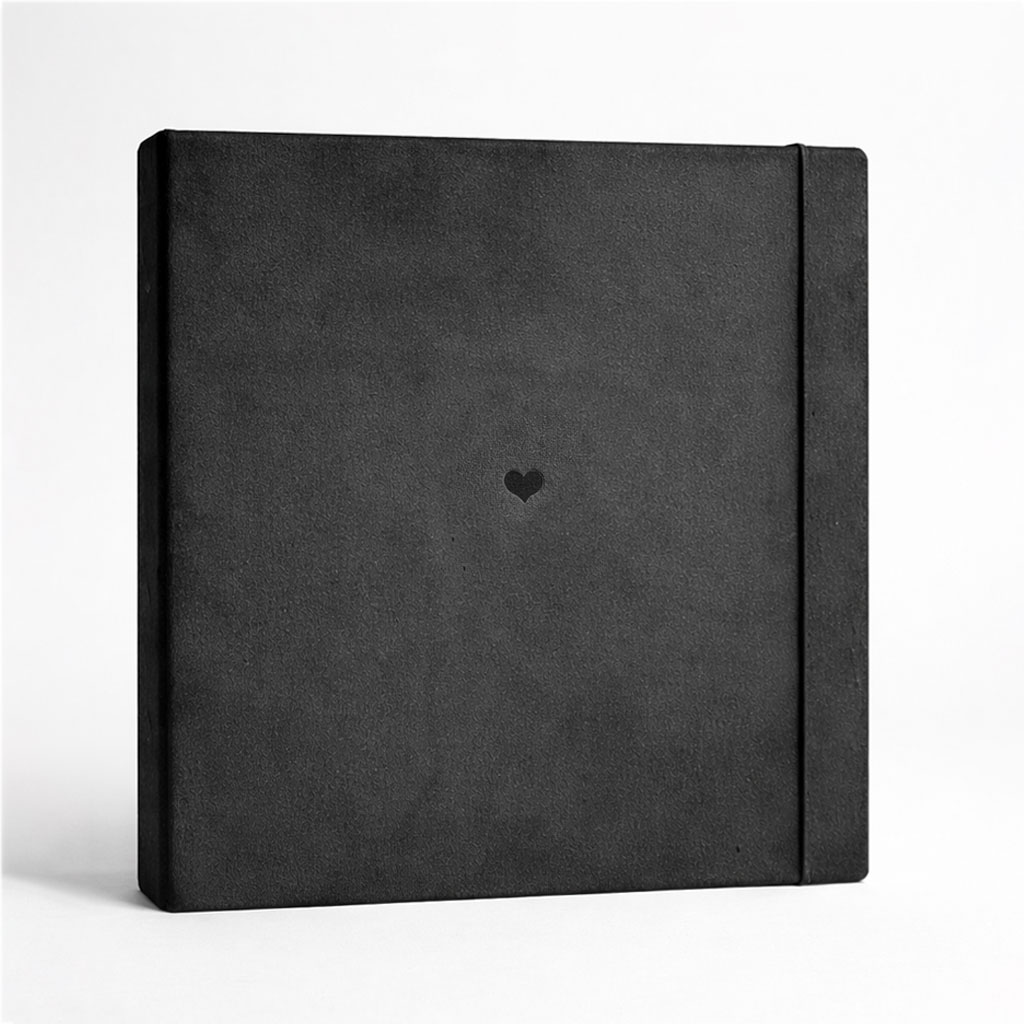 Альбом з чорного велюру