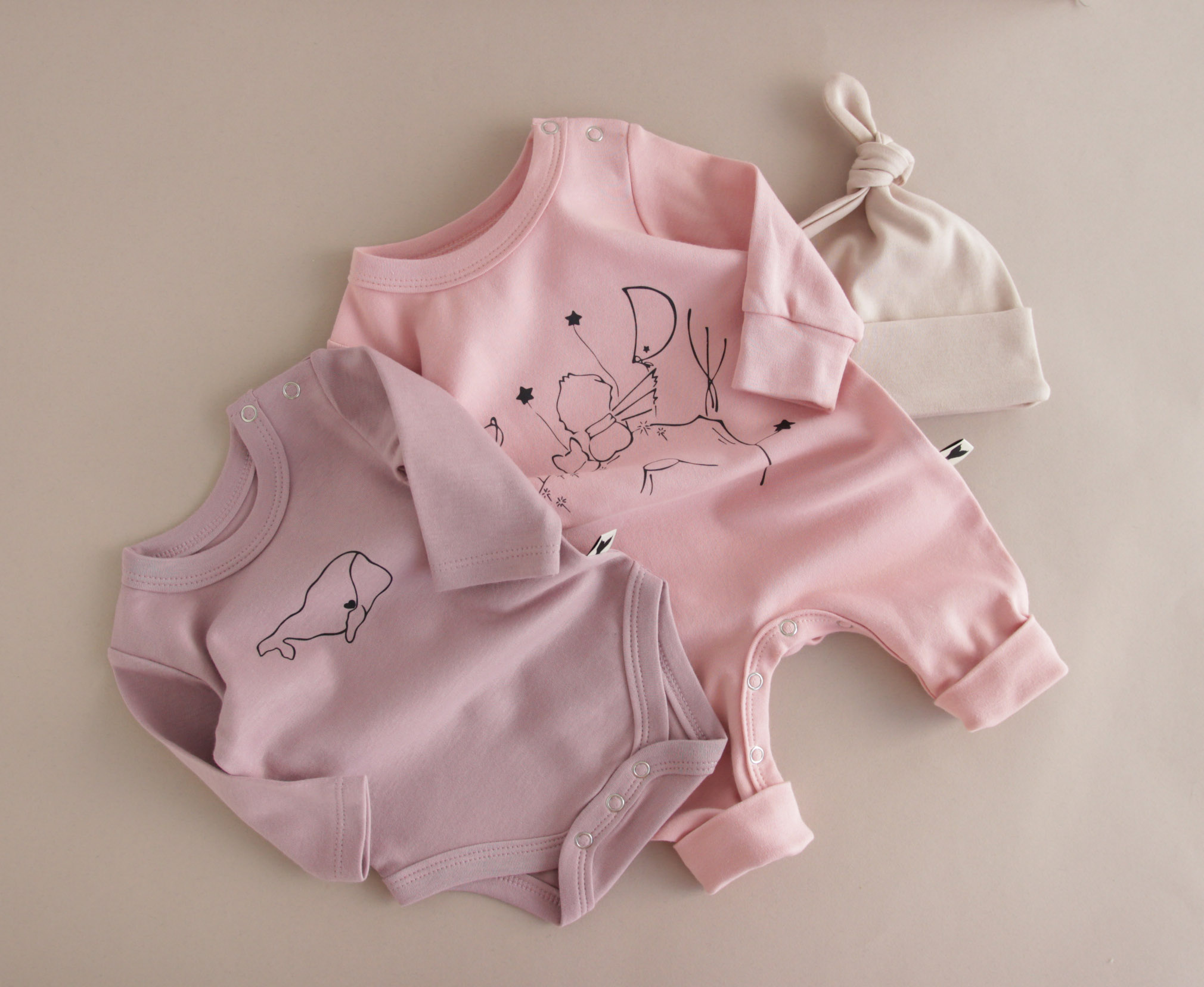 Комплект,  ромпер та шапочка для дівчинки