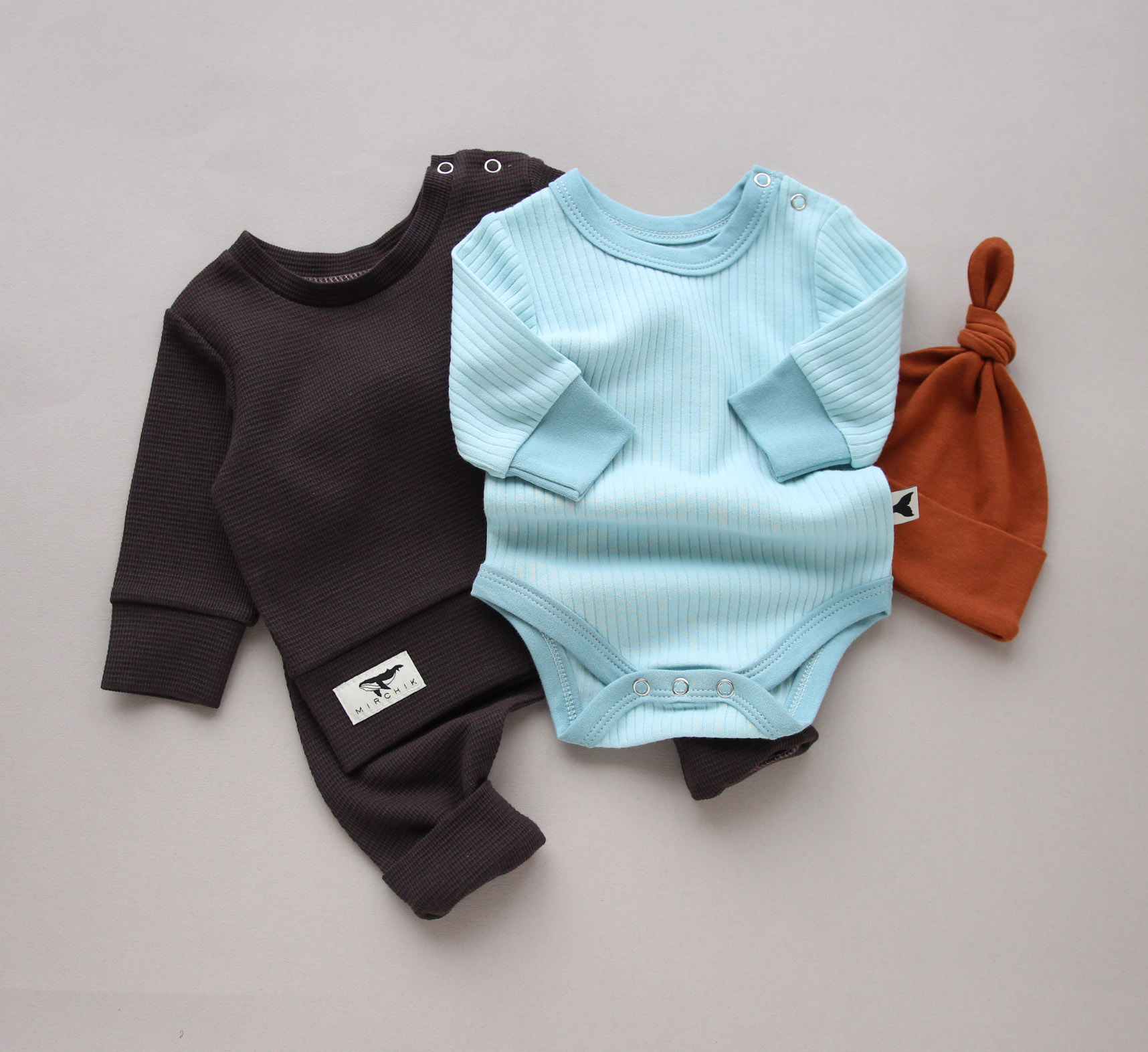 Комплект костюмчик у вафельку , бодік та шапочка