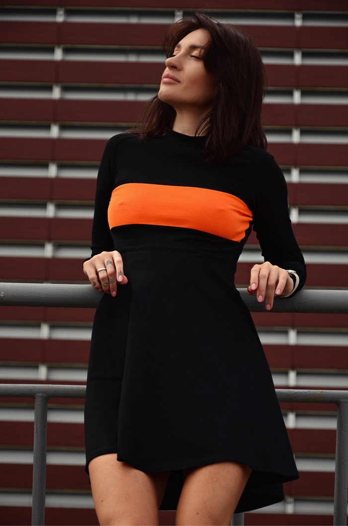 Сукня чорна з полоскою (довгий рукав)