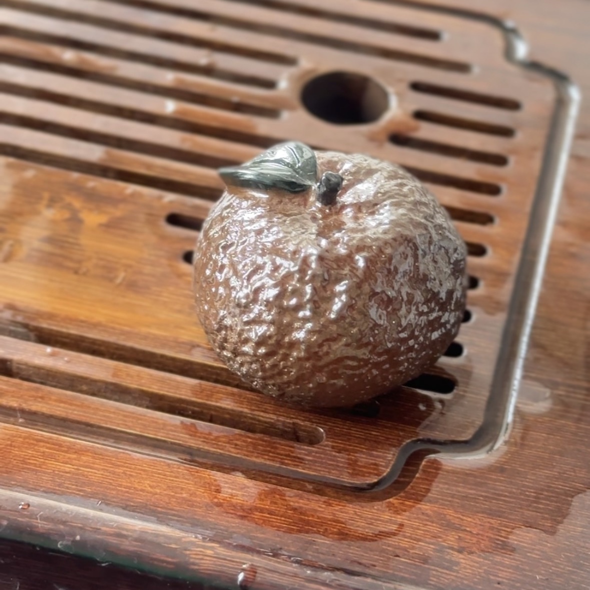 Чайна фігурка мандарин, що змінює колір від гарячої води