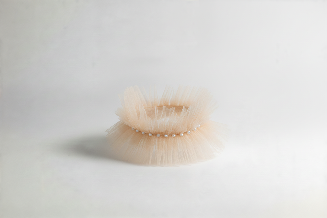 Beige choker and cuffs with pearls