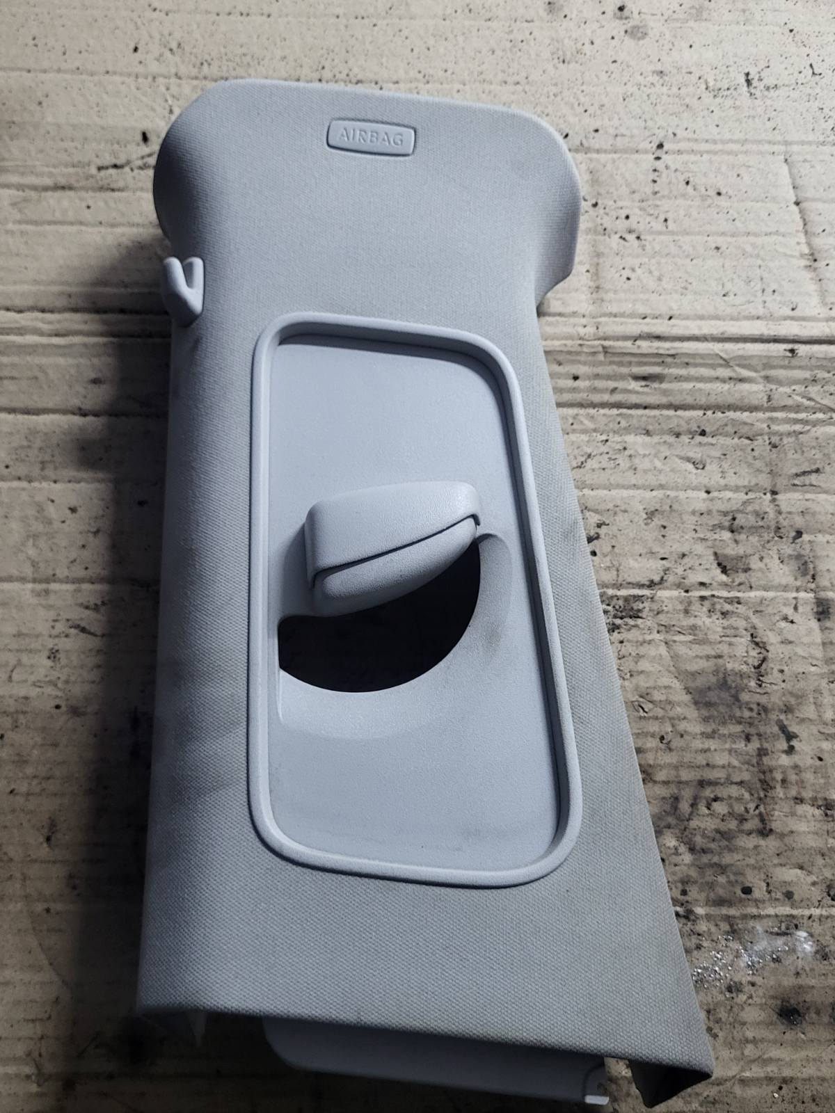 Обшивка центральної стійки верхня ліва Passat B6 BMP