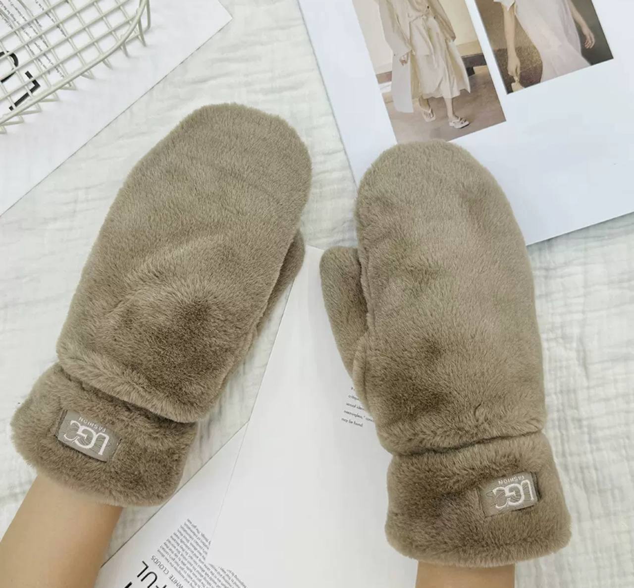 Жіночі пухнасті теплі рукавиці UGC FASHION, коричневі