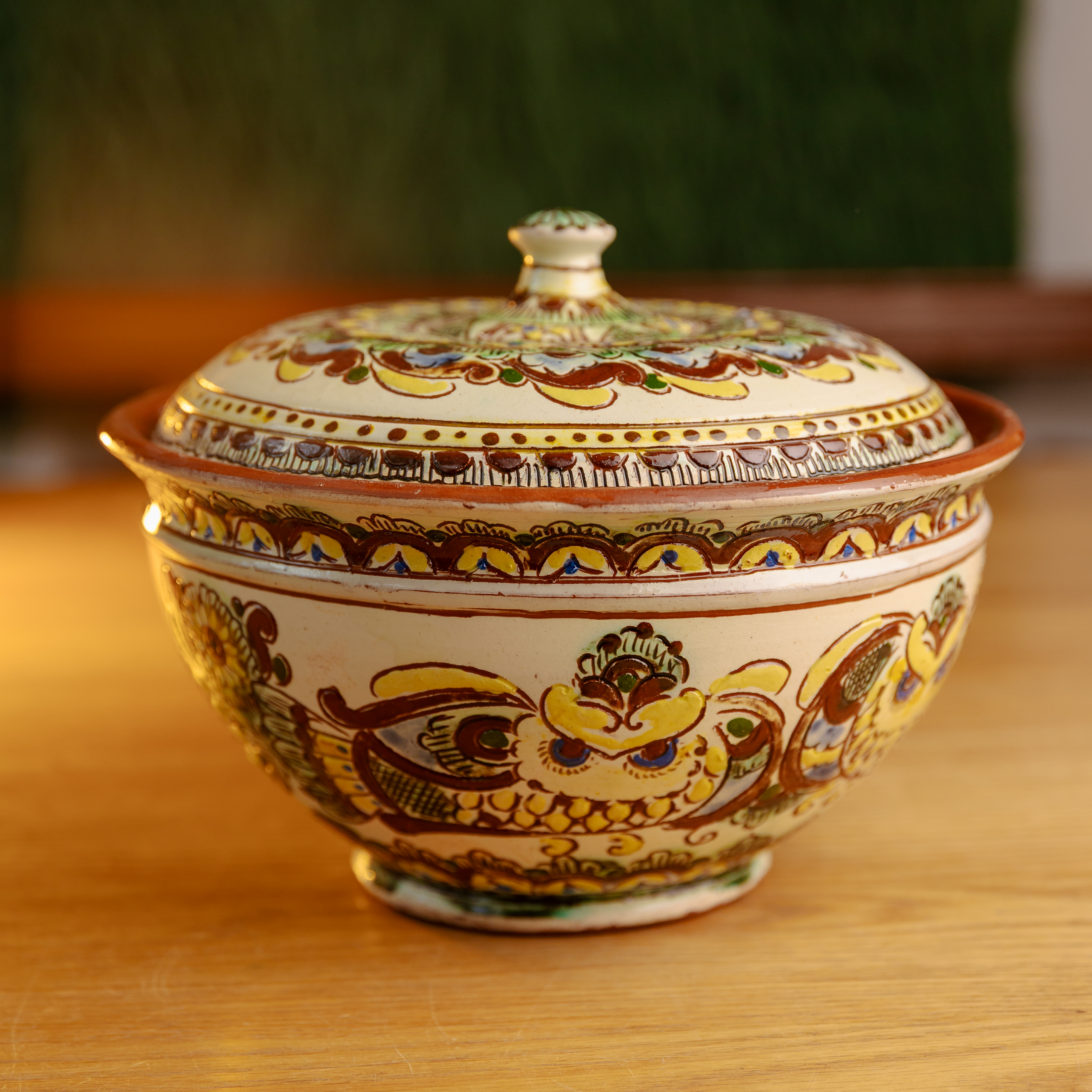 Миска з кришкою 