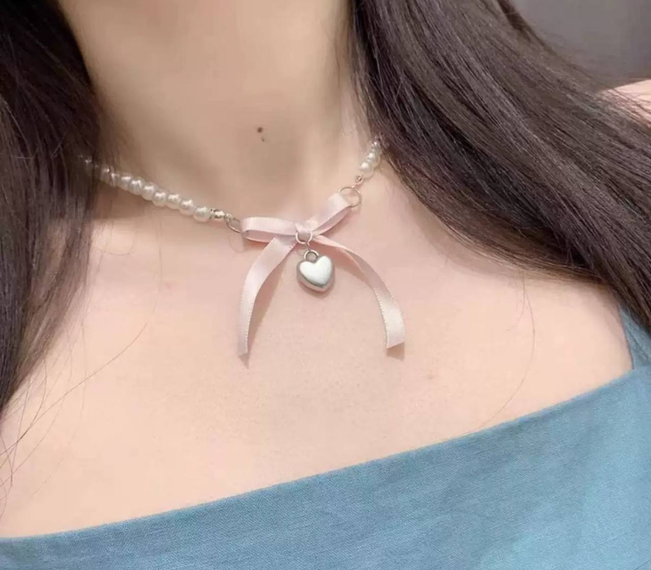 Намисто з перлів та підвіскою серце з ніжним бантиком, чарівний чокер