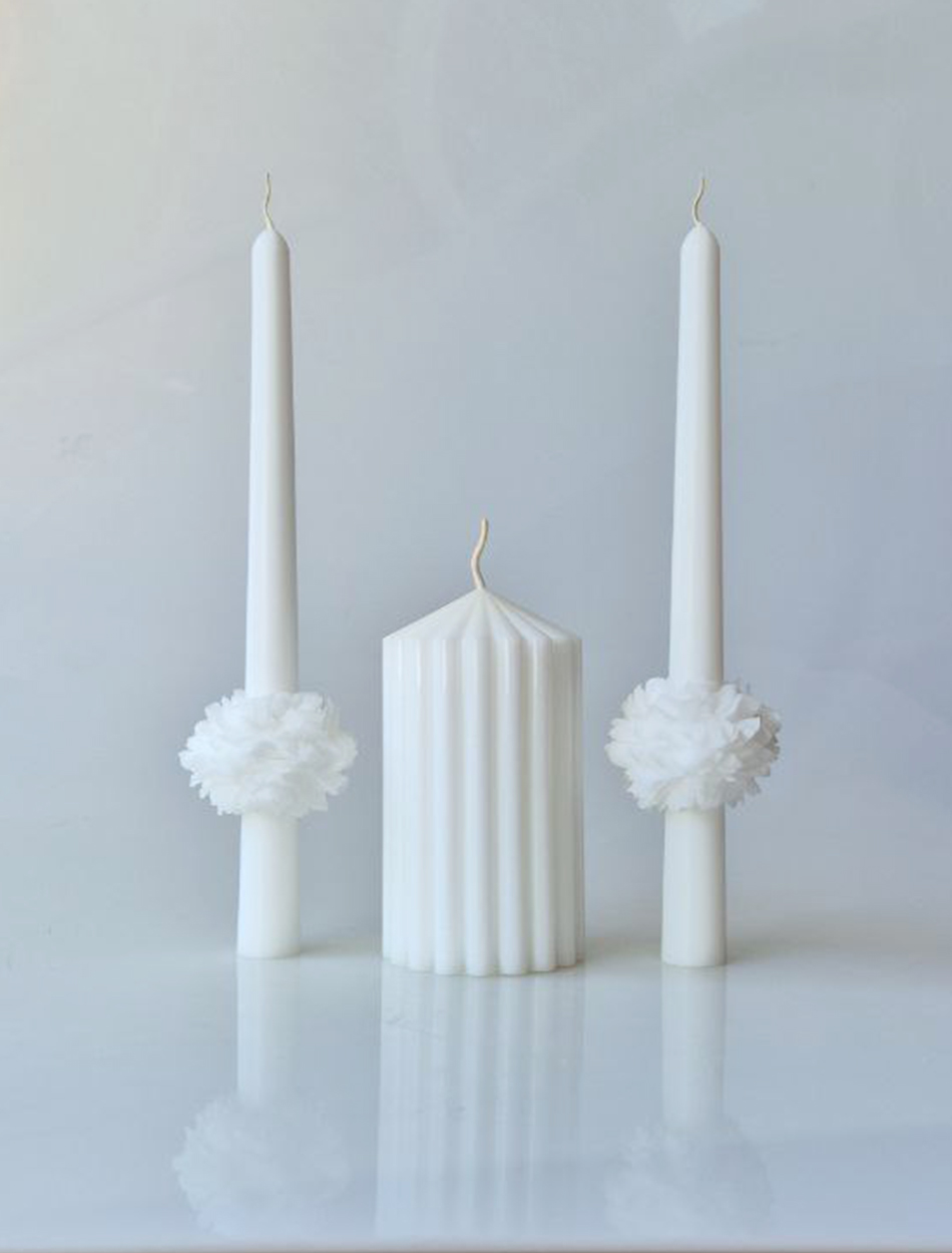 Сімейне вогнище міні з конусними свічками та подвійними трояндами М