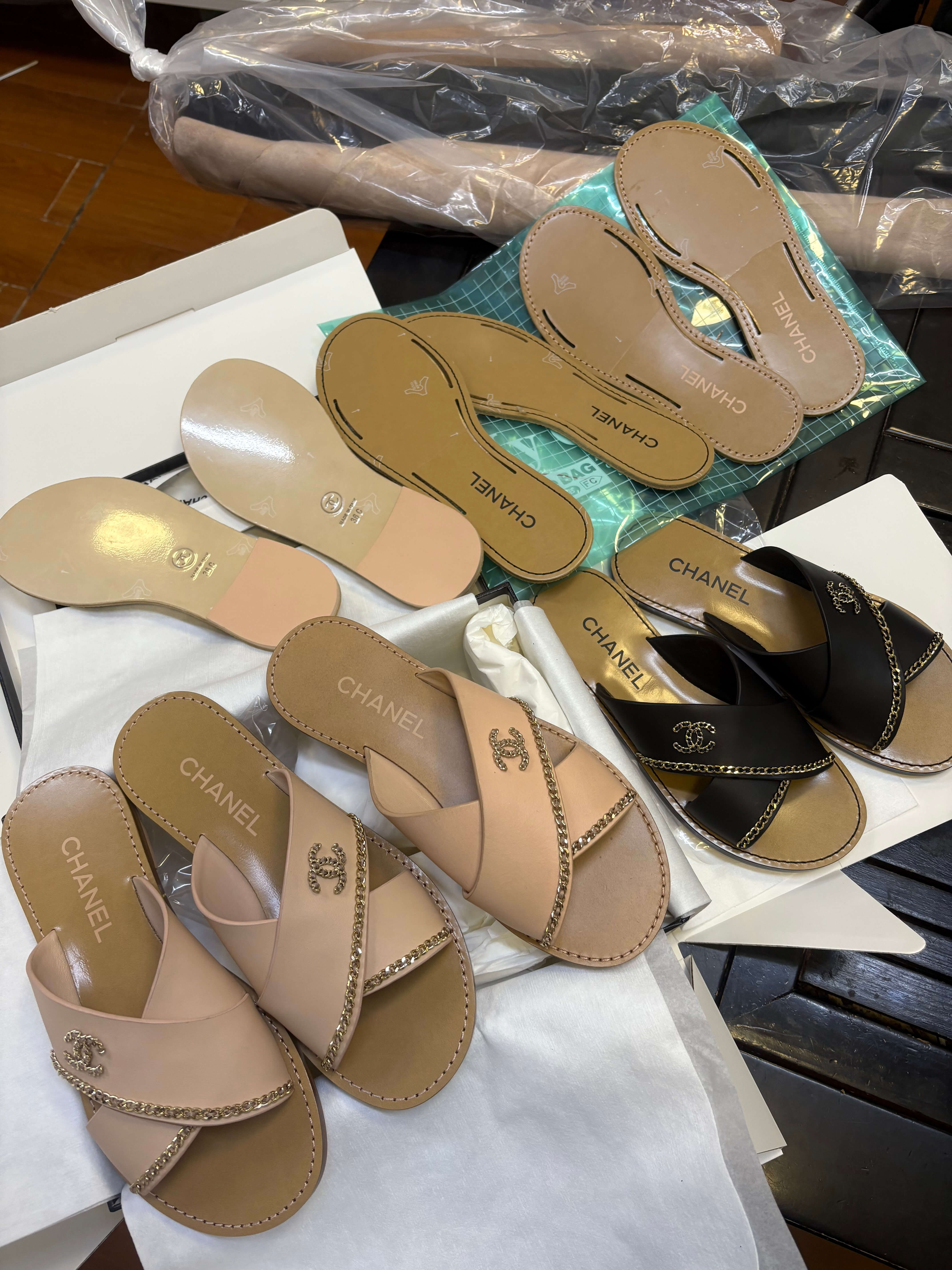 Chanel шльопанці