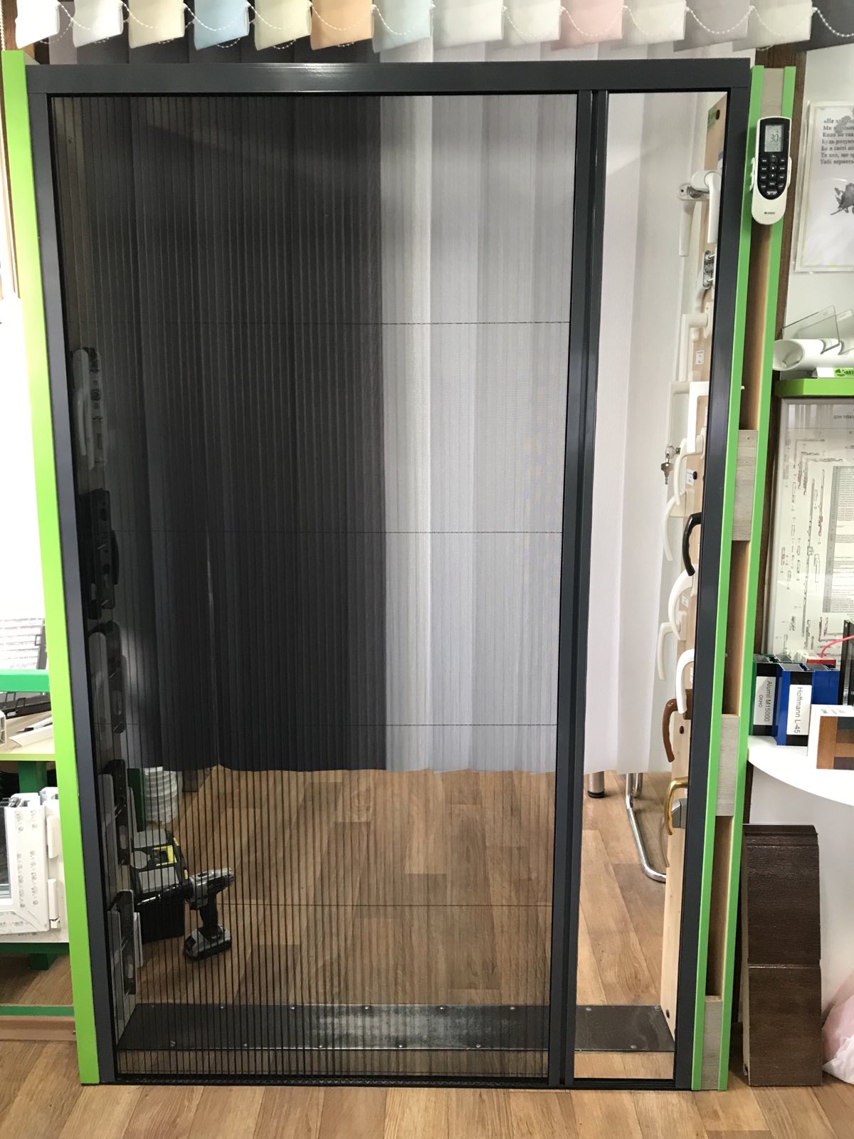 Москітні сітки PLISSE - низький нижній профіль  ( дверний PL1, PL3  )