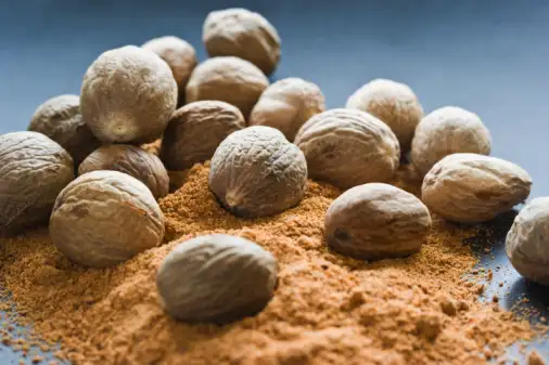 Мускатний горіх цілий