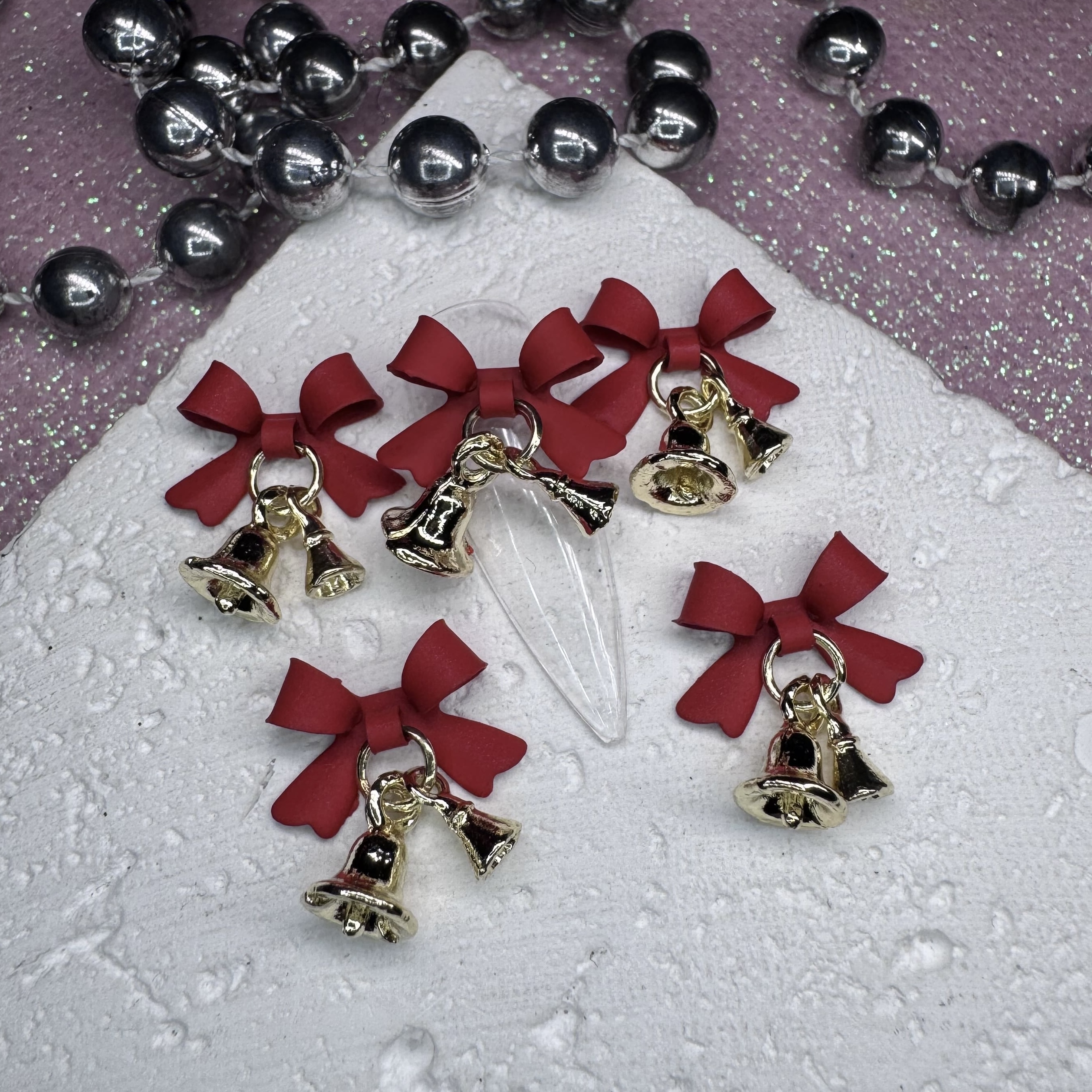 Фігурка для нігтів "Червоний бантик із золотими дзвіночками"