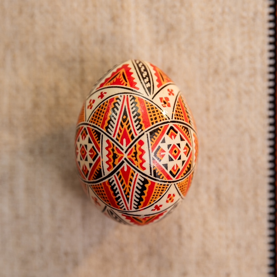 Благодійна писанка у кошик