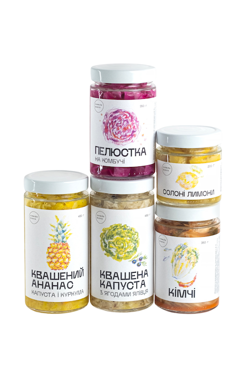 Сет «Святкова ферментація»: кімчі, квашений ананас, капуста з ялівцем, лимони, пелюстка