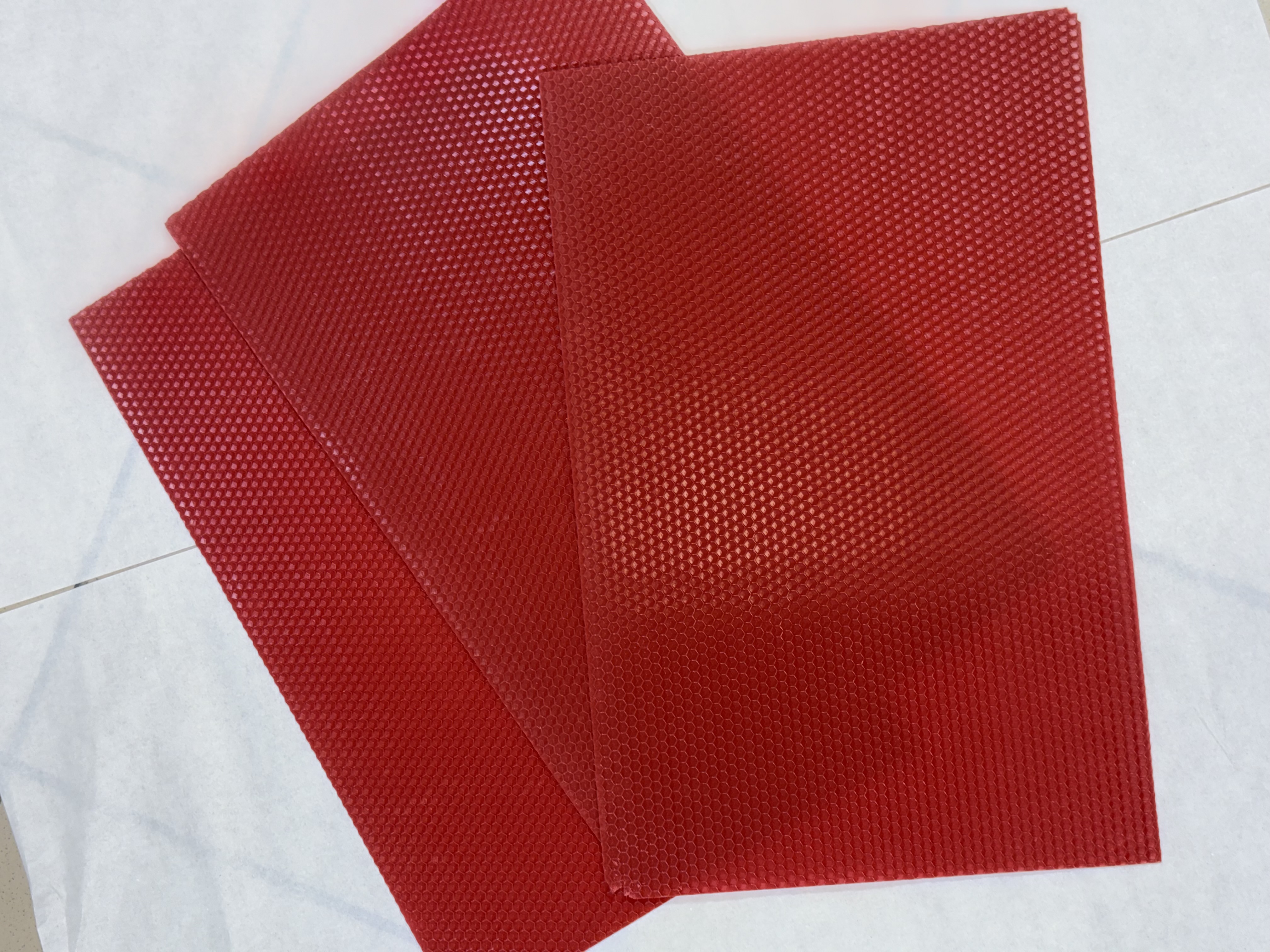 Вощина червоного кольору