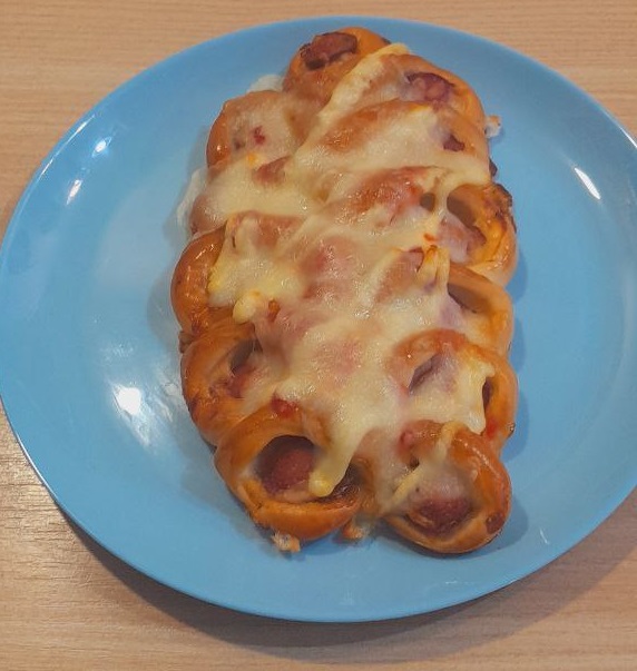 Сосиска під сиром