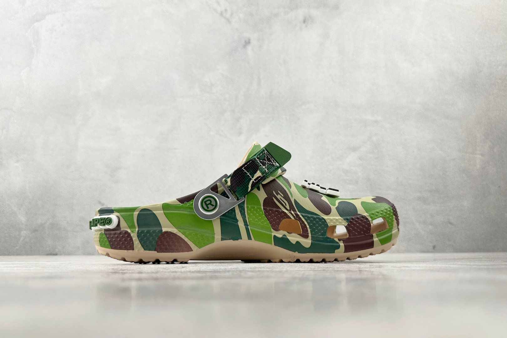 Bape x Crocs Classic Cl Military Green 1L23-191-903