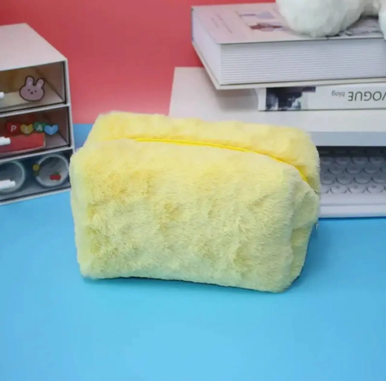 Пухнаста, стильна жіноча косметичка пенал, жовта