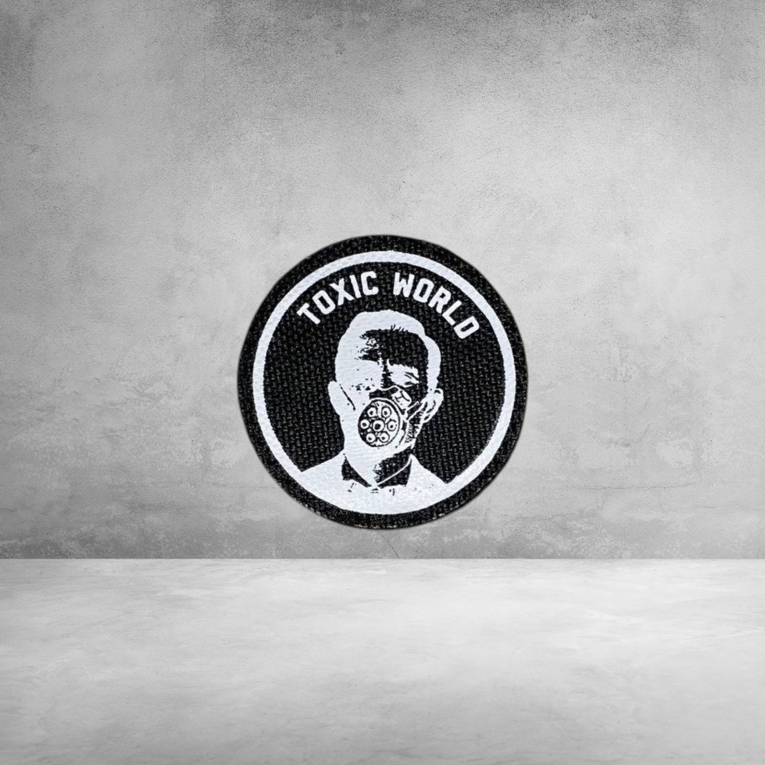 Патч Toxic World чорний 4.5 см на липучці